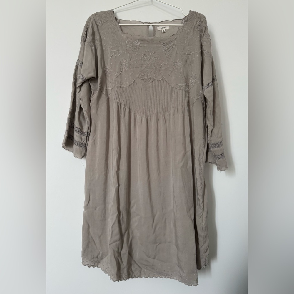 (Aritzia) Wilfred Taupe Embroidered Mini Dress with 3/4 sleeves